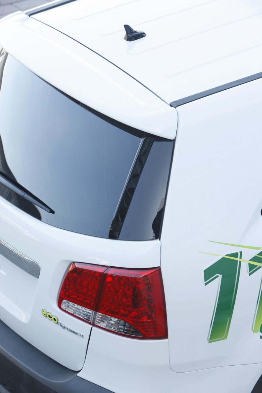  Kia Sorento Hybrid 2010 года  (фото 22 из 31)